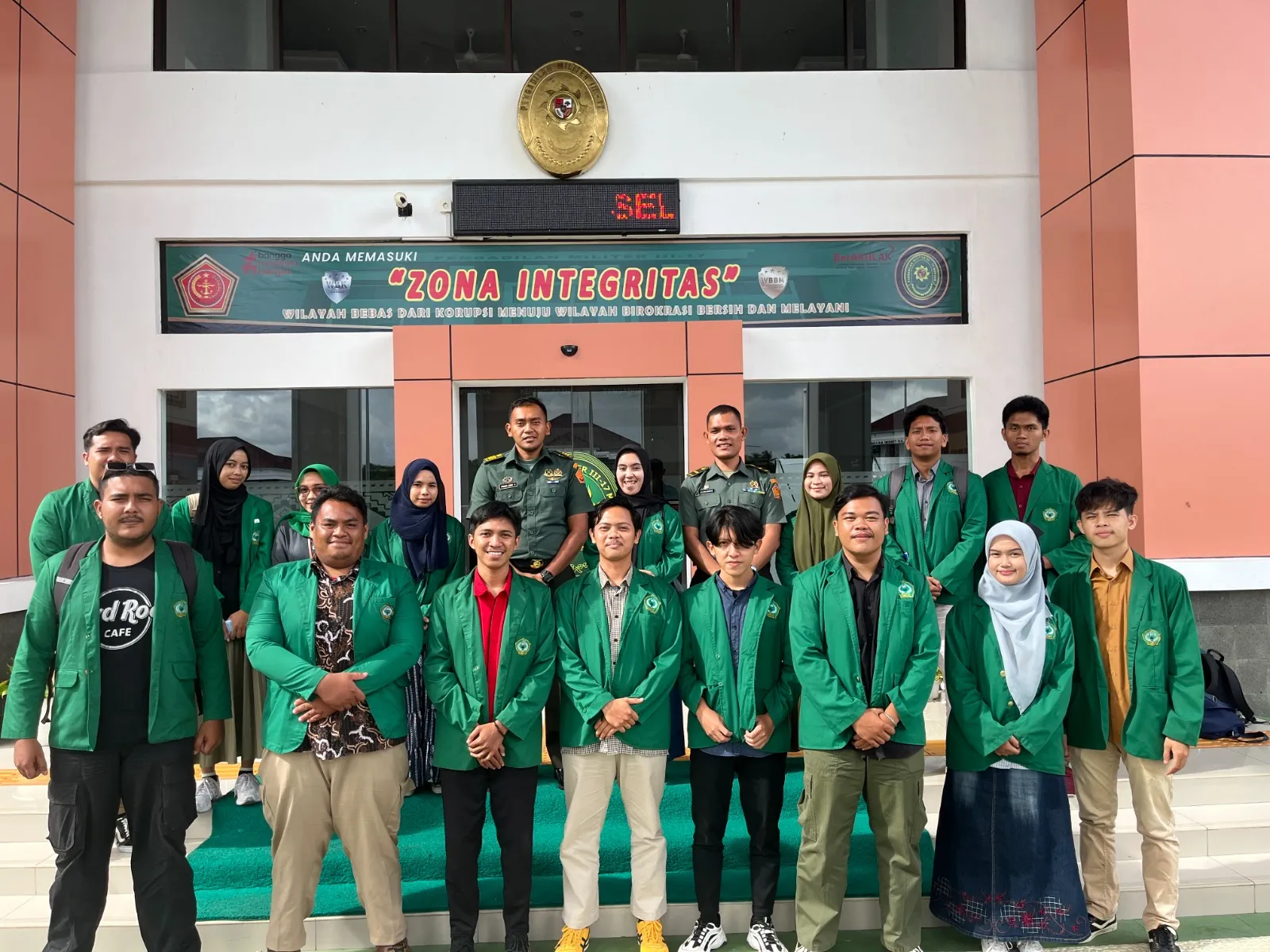 KEDATANGAN MAHASISWA INSTITUT AGAMA ISLAM NEGERI MANADO DI PENGADILAN MILITER III-17 MANADO
